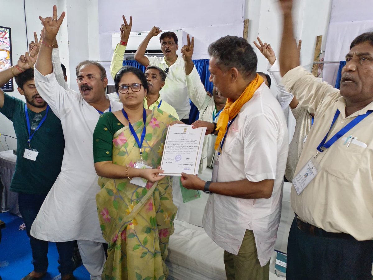 KirtiAzaad's tweet image. Thank you Bardhaman 
Durgapur. 
Thank you all #Karmis of #Trinamool. ⁦
@abhishekaitc⁩ you are a master strategist. 
Thank you #IPAC. 
Above all #Didi, you are 
Mahishasura Mardhini.
⁦@MamataOfficial⁩ 
⁦@AITCofficial⁩