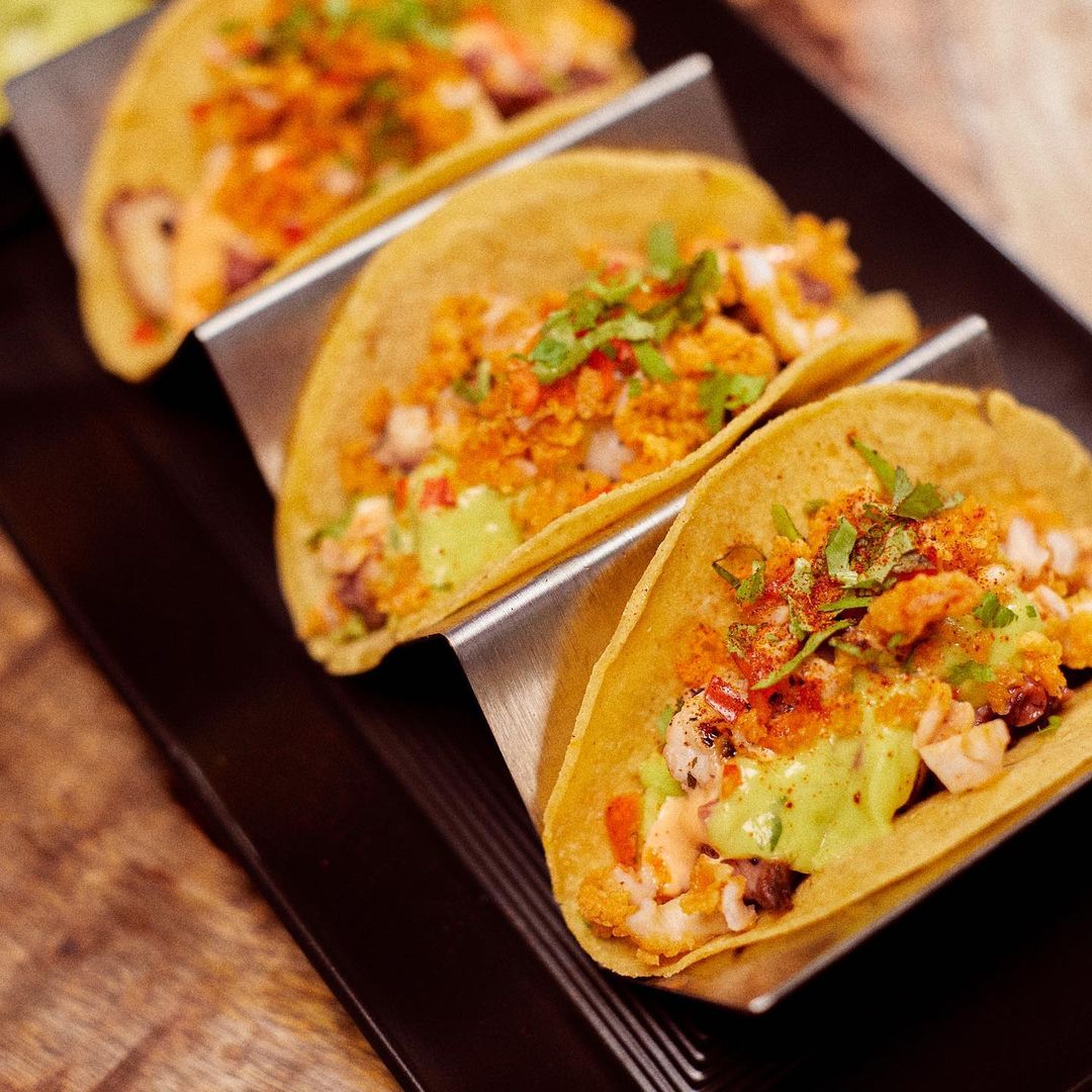 SegundoMuelleVE's tweet photo. Hoy abordaremos con unos tacos de pulpo y camarón, con mucho guacamole y extra de limón 🍋
No olvides tomar el timón y pedir los tuyos en tu próxima visita🙌🏻
#SegundoMuelle #Venezuela #4Jun https://t.co/clXuncBqRJ