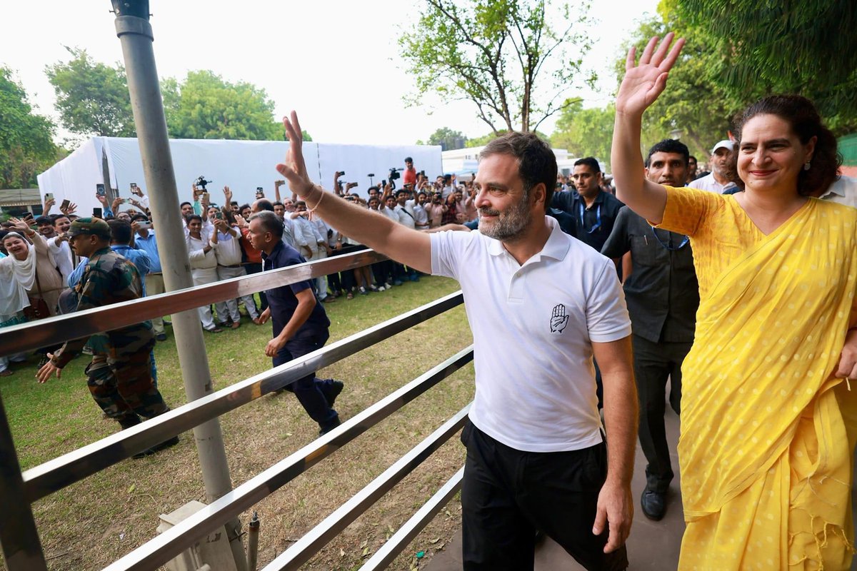 samoonkhan0786's tweet photo. भारत की जनता ने संविधान और लोकतंत्र को बचा लिया है।

देश की वंचित और गरीब आबादी अपने अधिकारों की रक्षा के लिए INDIA के साथ खड़ी हो गयी।

गठबंधन के सभी साथियों और कांग्रेस के बब्बर शेर कार्यकर्ताओं को बधाई। https://t.co/IvSN1hl9nu