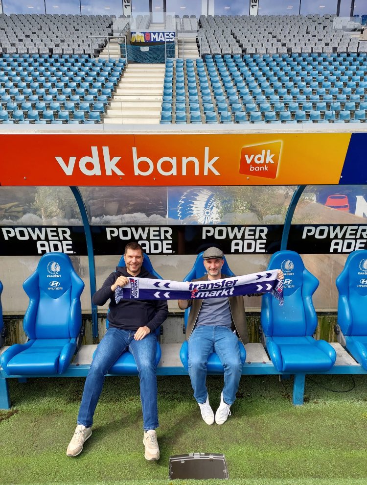 Vandaag werd <a href="/Transfermarkt/">Transfermarkt</a> uitgenodigd door <a href="/KAAGent/">KAA Gent</a> waarbij beide partijen de gelegenheid kregen om meer over elkaars werking te leren en elkaars structuren te ontdekken. 🤝