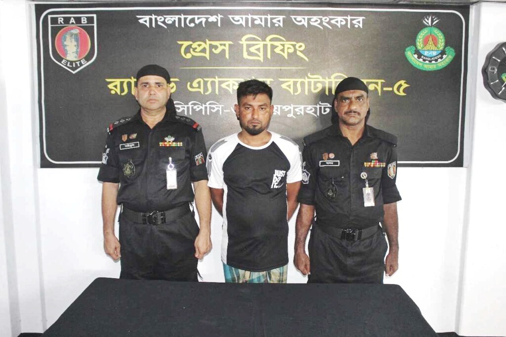 নওগাঁয় মাদকসহ গ্রেফতার ১