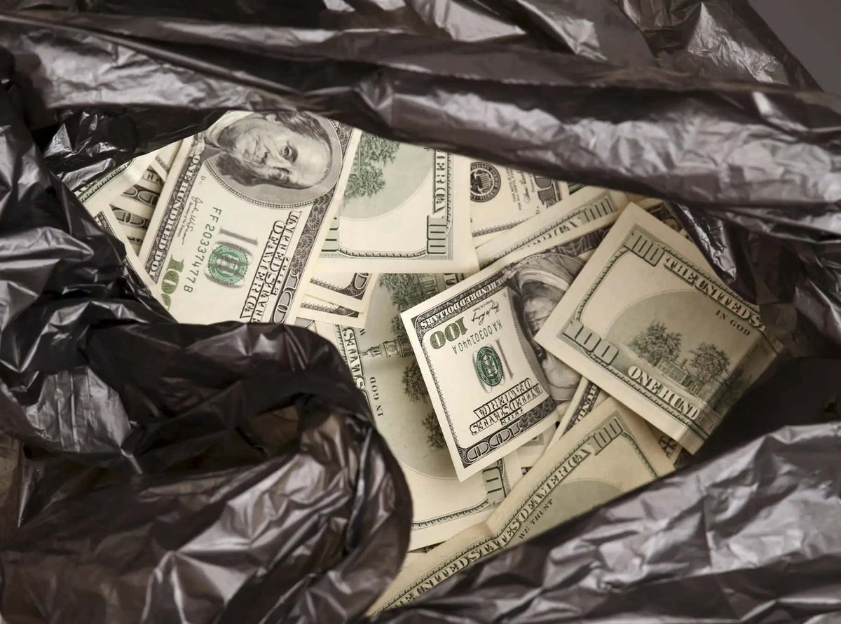 A Minnesota Juror Turned In The $120,000 Bag Of Cash Dropped At Her Door Step With A Note Promising More And Urging Her To Acquit The Defendants buff.ly/3yUIvLv