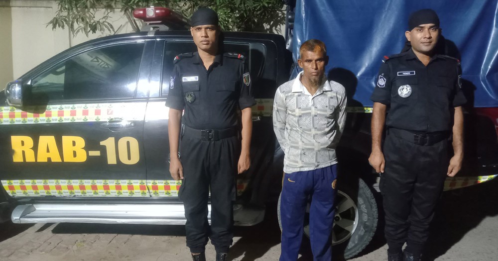 ফরিদপুরে নসিমন গাড়ির বডির ভিতর থেকে ফেনসিডিল উদ্ধার, আটক ১