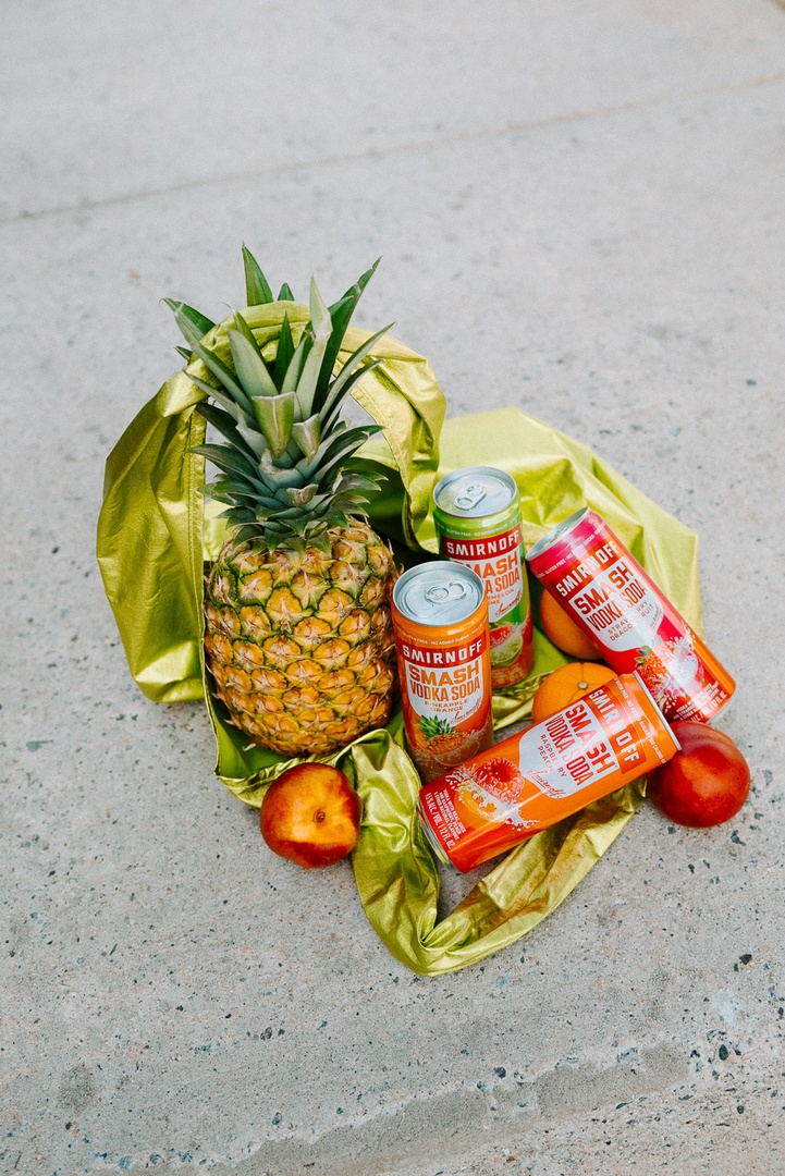 TennesseeCrown_'s tweet image. Grab a pack of the @smirnoff SMASH Vodka Sodas in fun fresh flavors like 🍍Pineapple Orange, 🍉Watermelon Lime, 🍑Raspberry Peach, and 🍓Strawberry Dragonfruit. The perfect summer eve's delight. 

#vodkasoda #cannedcocktails #summerfresh #fruitycocktail #smirnoff