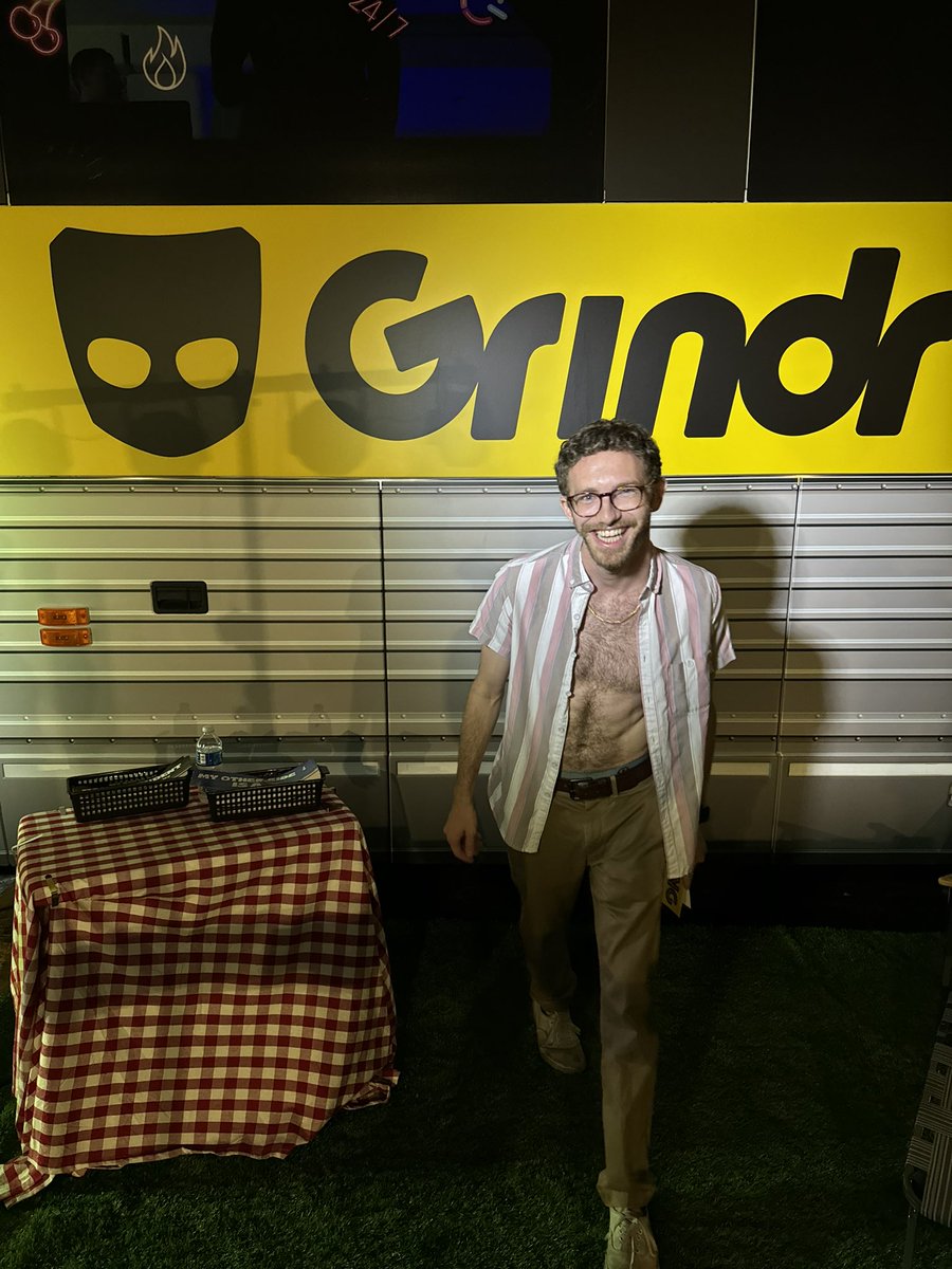 okayjayson's tweet photo. what if we kissed in front of the @Grindr bus? https://t.co/hNR48Vw8bb