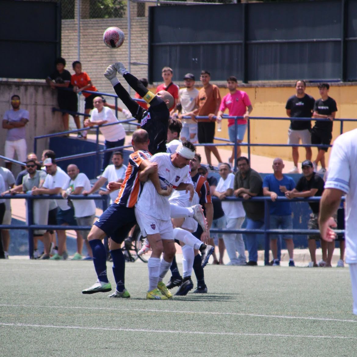 aznalcazarCd's tweet photo. 📸 ¡Fotos del partido de vuelta en Hytasa!

Partidazo de todos nuestros jugadores, que dieron todo lo que tenían para clasificarnos a la final del play off en un partido muy disputado, donde la garra y el coraje grupal sobresalió por encima de cualquier otra individualidad👏🏼 https://t.co/RRLJHR3yKx