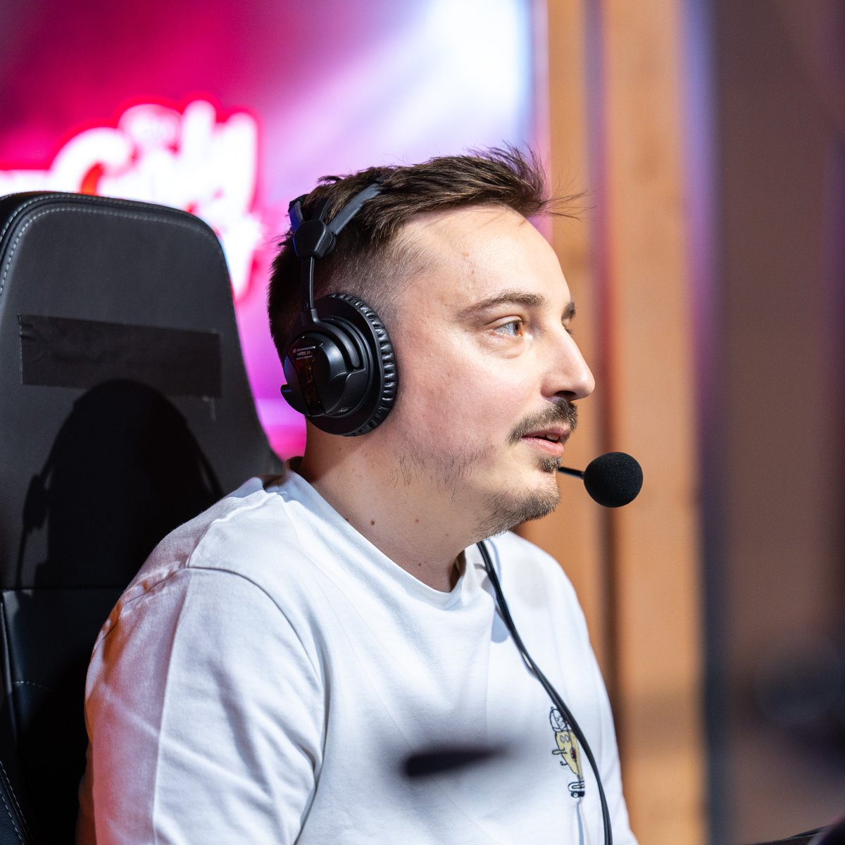 Curly tweet media
