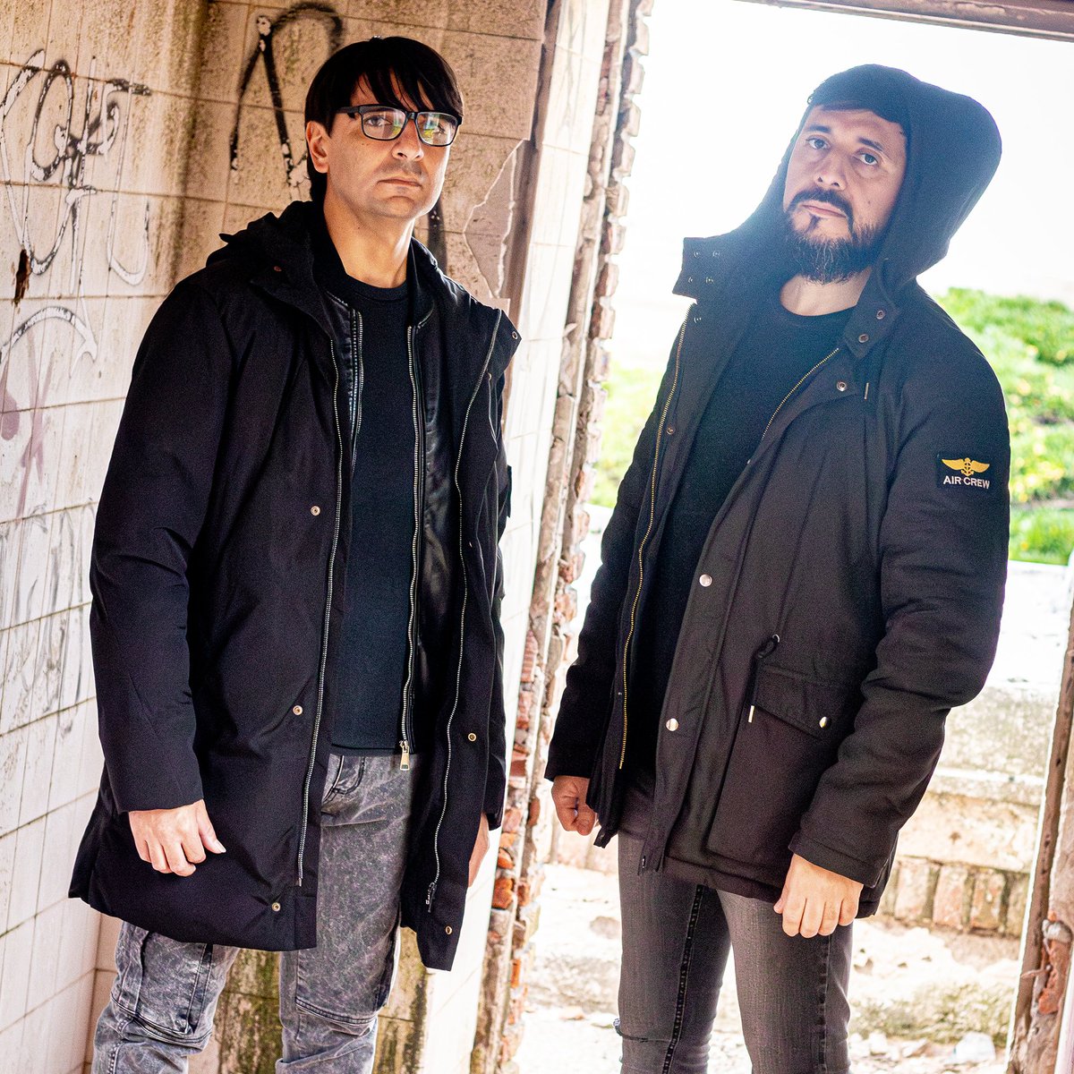 OjisOficial's tweet photo. Nosotros estamos acá, aguantando las ganas de adelantarles algo de lo próximo.
Atenti que en cualquier momento tiramos novedades de las buenas.
Foto por Gabriel Aguilar 🔥
#Novedades #Ojis #Rock #DúoRock https://t.co/7ju5j83vOH