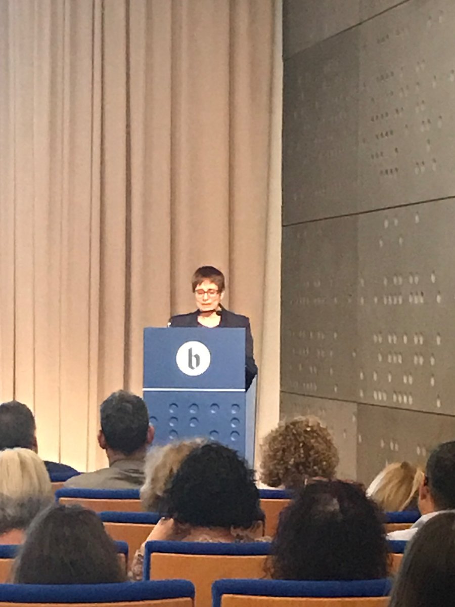 👤La Dra. Mestres, degana de la FCS Blanquerna-URL, ha destacat durant l'acte: "han estat uns anys molt engrescadors, hem arribat als 20 anys i tenim tot un camí per endavant".