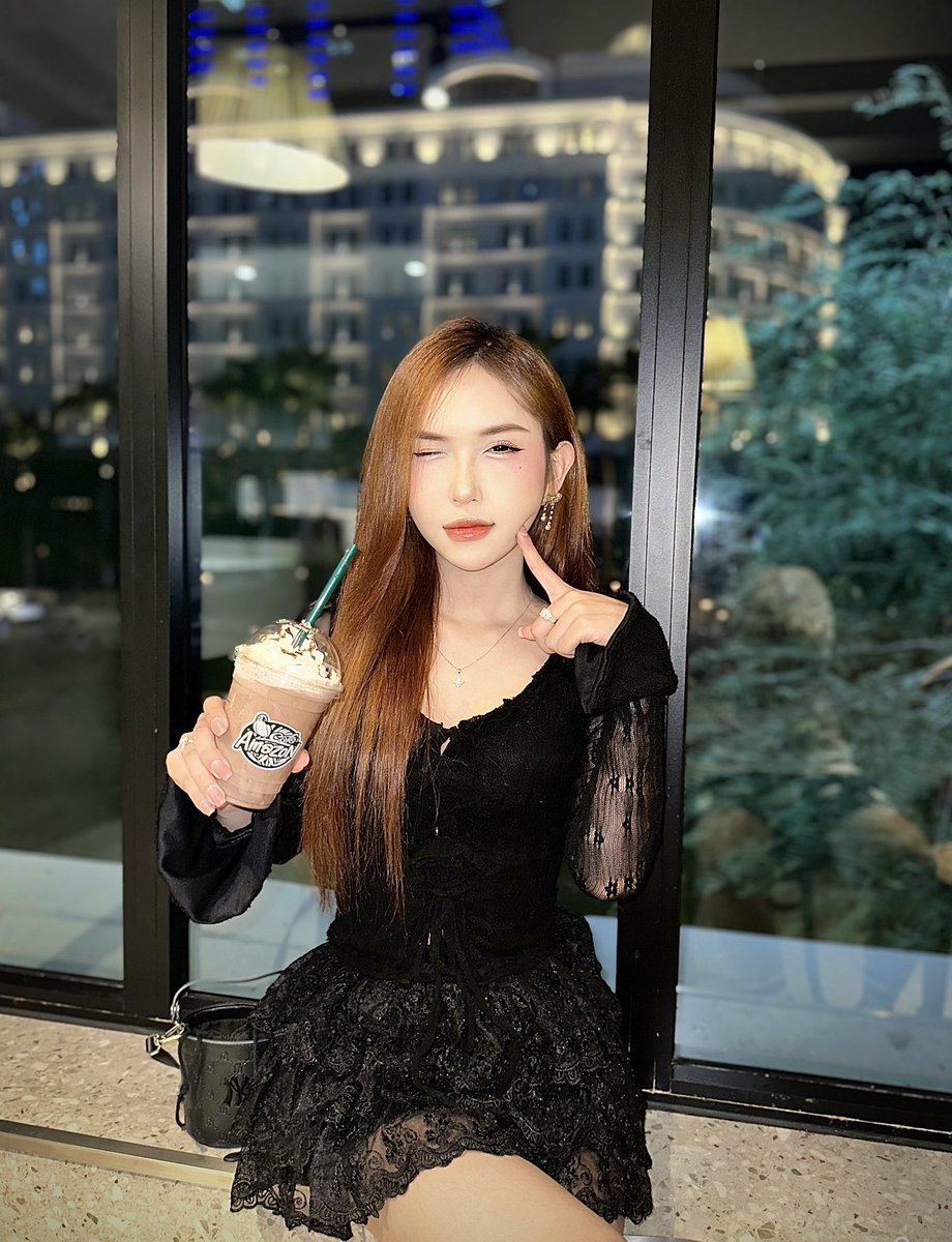 KhuCt2's tweet photo. Cho nàng ít tiền 
Để đủ nàng đi chợ 🫢 https://t.co/sRmF6q5iYP