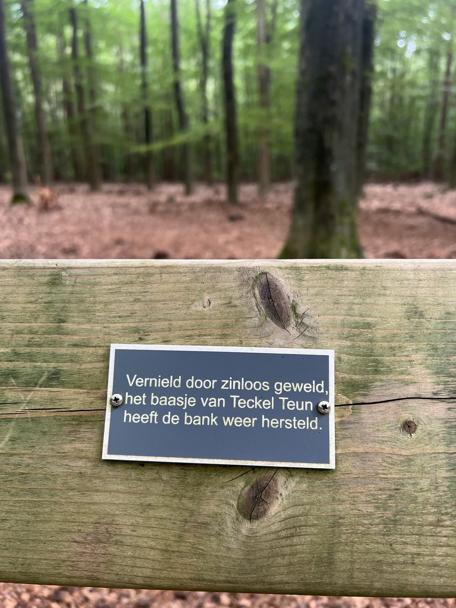Mooi dat er nog mensen zijn die dit voor hun rekening willen nemen. #zinloosgeweld #Apeldoorn #goedbezig