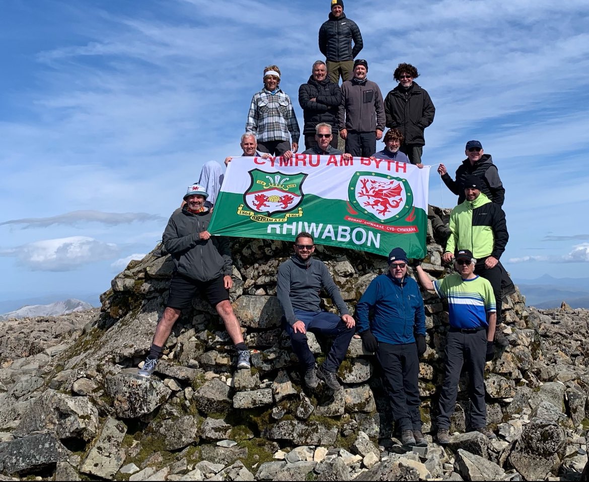 andy_harris1966's tweet photo. A day on the Ben. Fabulous weather = Brilliant Views.
#CUNY 40 year anniversary 🏴󠁧󠁢󠁳󠁣󠁴󠁿💙🏔️ https://t.co/fPoP68PrWU