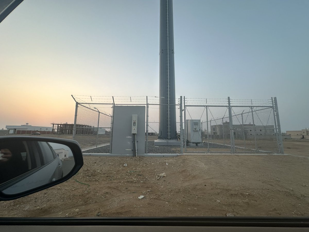Esam054's tweet photo. هذا برج stc 5G في حي النعيم في محافظة رابغ ، تم تركيب�� قبل ما يُقارب 6 اشهر  والى الان لم يتم تشغيله ، مع العلم سألت طاقم العمل قالولي اسبوع ويشتغل ومرت ٦ اشهر ولم يعمل.. حاولت التواصل ورفع بلاغات اكثر من مره دون فائدة. نرجو منكم حل المشكلة 💔 @stccare_ksa @stc_ksa @CSTwithU https://t.co/nVOsARM41V