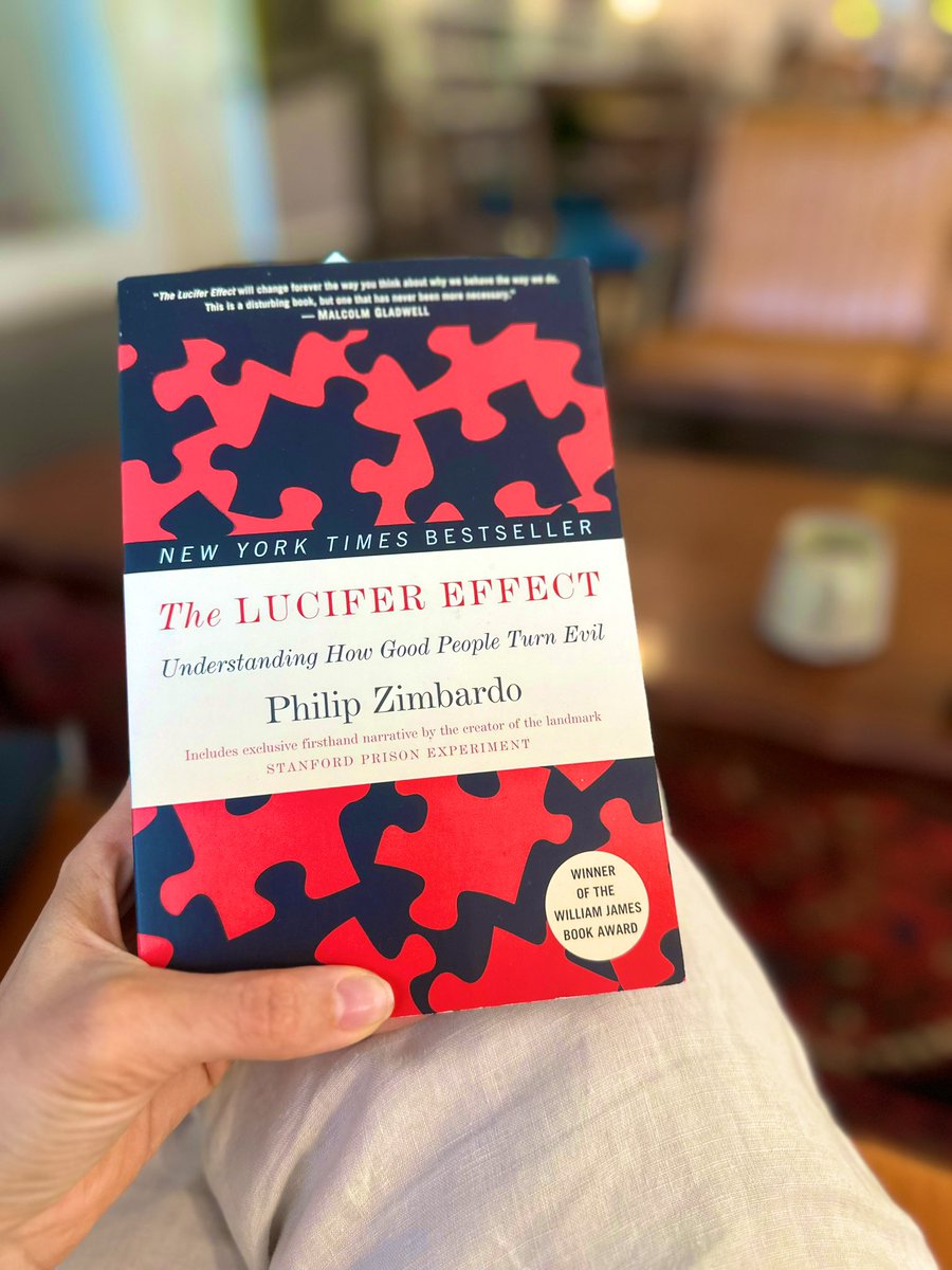 New book 📖 fresh coffee ☕️ happiest self!

What makes you smile?