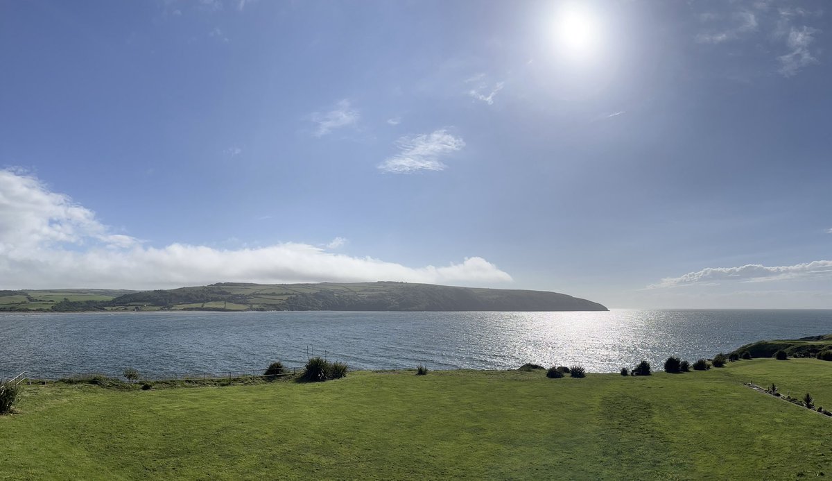 Richard Lewis (@richardwlewis) on Twitter photo West Wales looking at its glorious best today 
Gorllewin Cymru edrych ar ei orau heddi West Wales looking at its glorious best today 
Gorllewin Cymru edrych ar ei orau heddi