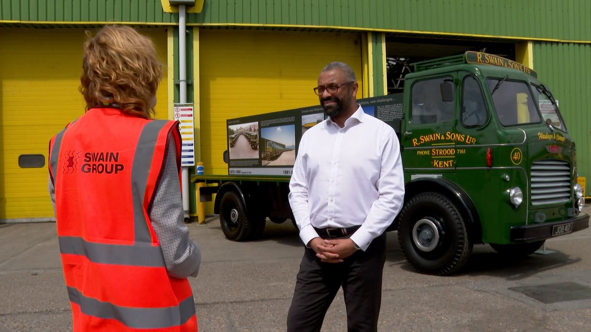Home Sec on the campaign trail in Rochester this morning - announcing cap on working visas for migrants - the day after new polling predicts that Labour will win a majority bigger than the 1997 landslide. More on <a href="/itvmeridian/">ITV News Meridian</a> @1800 #Rochester