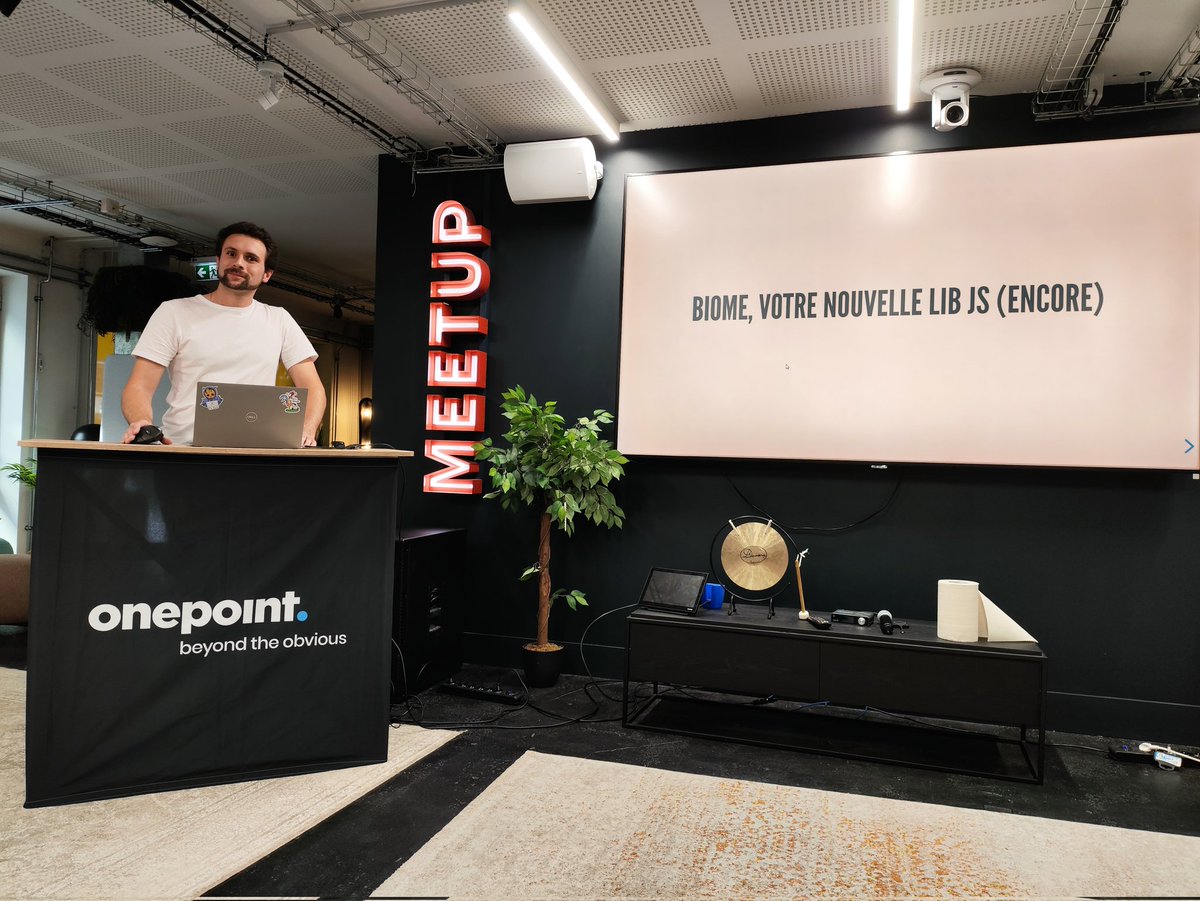 C'est parti! La soirée autour du développement frontend démarre chez <a href="/onepoint/">Onepoint</a>. <a href="/f_julien_fr/">julien Fettinger</a> ouvre le bal avec une présentation de <a href="/biomejs/">Biome</a>