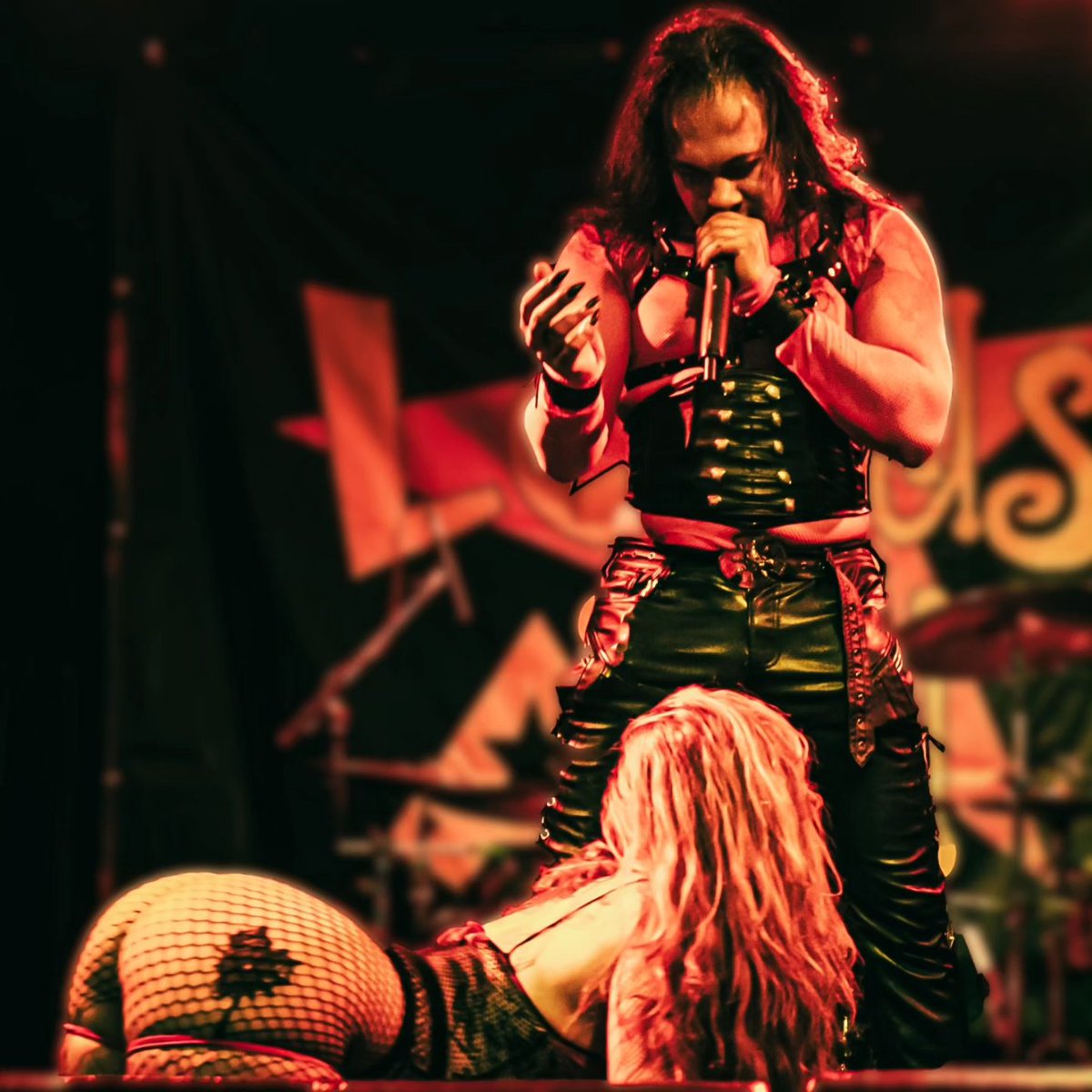 SamAstaroth666's tweet image. The stage brings this demon to life 🔥

Spicy performance w/ @lololuvely &amp;amp; @edawg_h 💃

From the epic show with @lordsofacid 👅

Wanna see this live again spawns? 😈

🎤 @sennheiser e935
📸 @afterdeathimages

#demoncore #rituals #astaroth #liveperformance