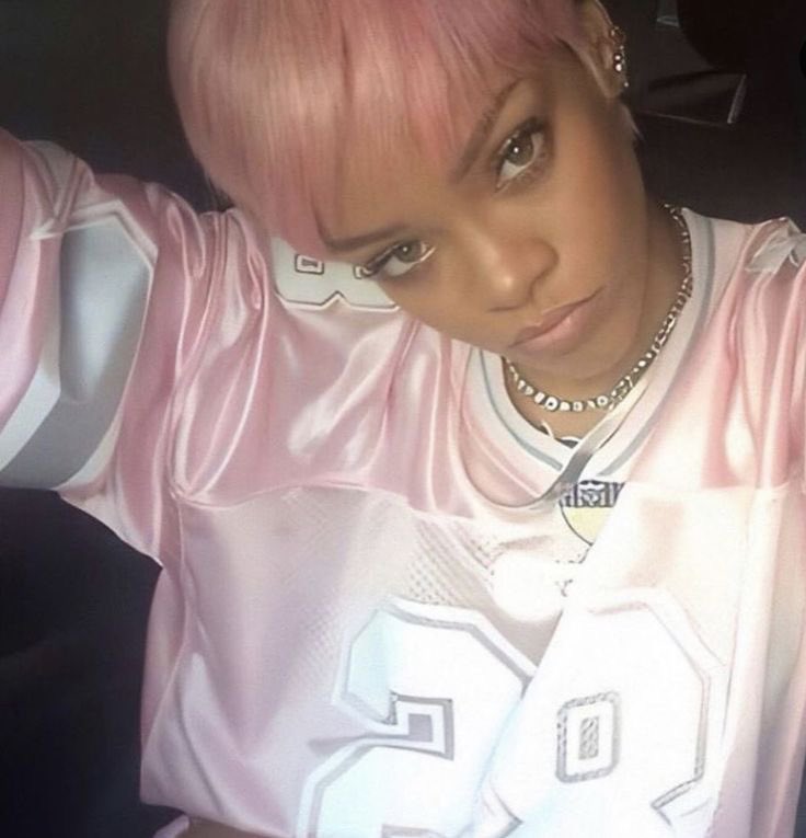 JustinGuzmn4's tweet photo. don't forget these pics of Rih with short hair #pinkanna #fentyhair https://t.co/Zc8Ya7Amao