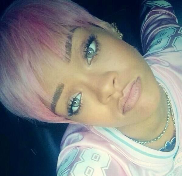 JustinGuzmn4's tweet photo. don't forget these pics of Rih with short hair #pinkanna #fentyhair https://t.co/Zc8Ya7Amao