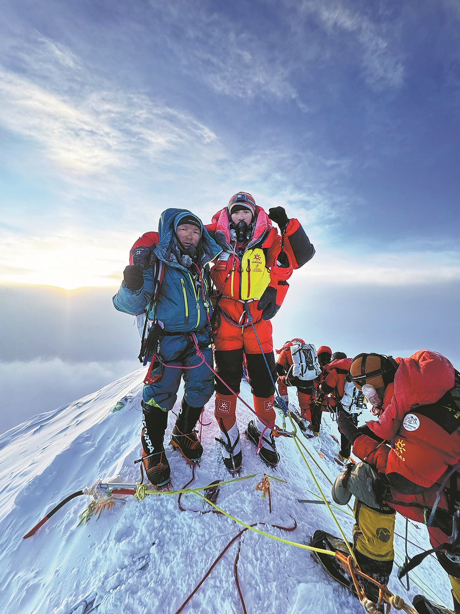 Last month, 16-year-old Alkut Dilxat became the youngest Chinese climber to reach the summit of Qomolangma, known as Mount Everest in the West. bit.ly/3wQ4KSw