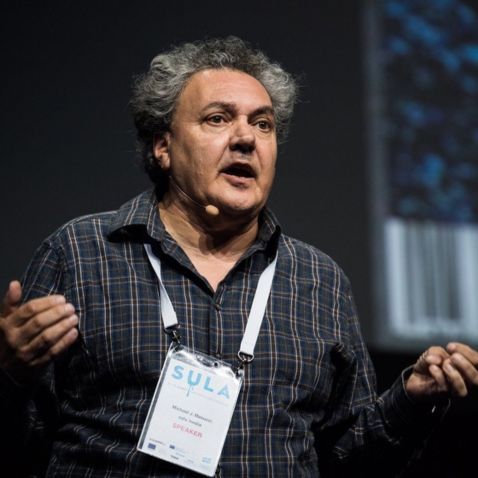 diffusefunds's tweet image. TMRW (10AM CST) on #DiffuseTap, we ask Michael Masucci, Director at EZTV Online Museum, about the last 70 years in digital arts, whether NFTs are a distribution platform or an art form, and how investors can discover valuable digital assets. 

RSVP: buff.ly/3Veko3l