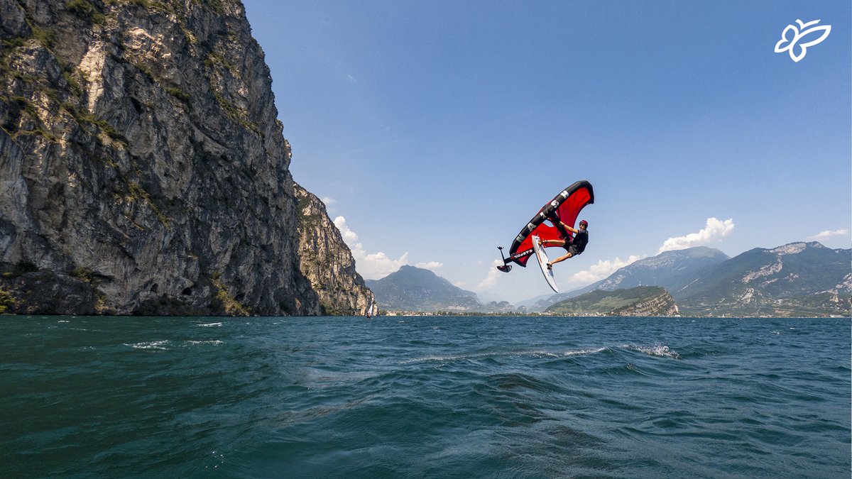 Can spring be a season for water sports? 🏄 From windsurfing to kayaking, try the energy of the water! ➡️ tinyurl.com/SpringWaterSpo… 

[📷 R. Kiaulehn]
#visittrentino #trentinowow #springintrentino