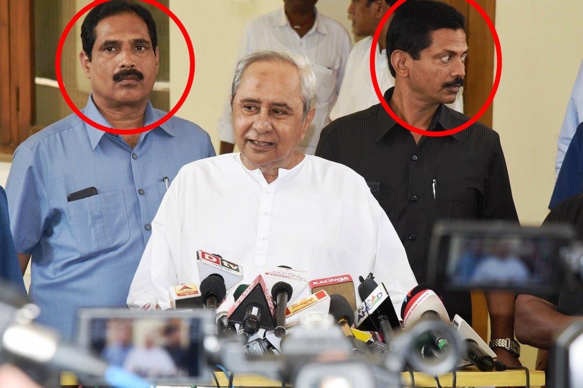 Odisha_Updates's tweet photo. ସୋସିଆଲ ମିଡିଆରେ  ଚଙ୍ଗୁ ଓ ମଙ୍ଗୁ ନାମରେ ପ୍ରସିଦ୍ଧ ହୋଇଥିବା ଏହି ବ୍ୟକ୍ତିଗତ ସୁରକ୍ଷା କର୍ମୀ ଦୁଇଜଣ ଏବେ କୋଉଠି ଡ୍ୟୁଟି କରିବେ ???  🙂 https://t.co/E0wi0H0hOj