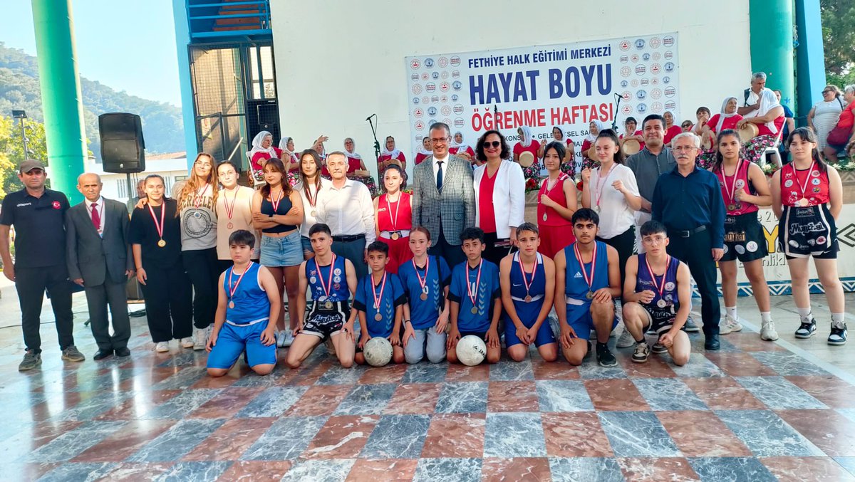 fethiyegovtr's tweet photo. Kaymakamımız Sayın İsmail Hakkı ERTAŞ, Fethiye Halk Eğitimi Merkezi tarafından düzenlenen Hayat Boyu Öğrenme Yıl Sonu Sergisi Açılış Programı’na katıldı.

@IHErtas
@memfethiye 
@fethiyeHEMveASO 
#fethiyekaymakamlığı
#fethiye https://t.co/hnF15RL4R6