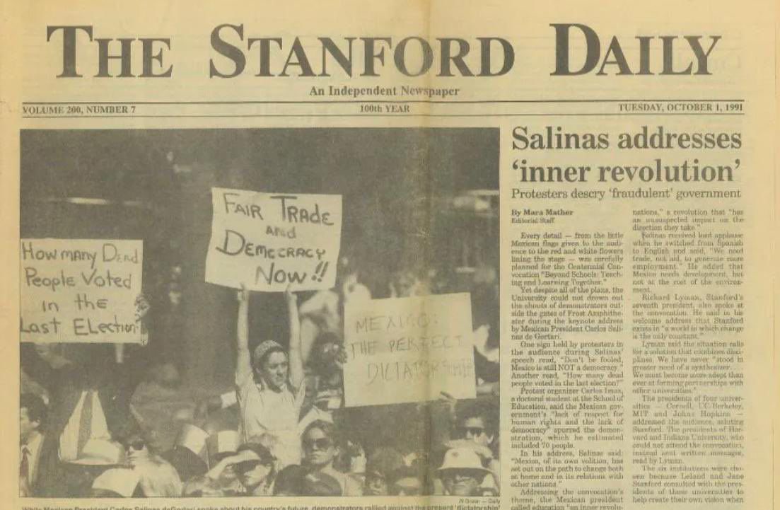 BarrancoAnaya's tweet photo. En 1991 el neoliberal y corrupto Carlos Salinas visitó EEUU. La muchacha que ven con la pancarta exigiendo “democracia y comercio justo” es Claudia Sheinbaum, la Presidenta de México 33 años después.

Las luchas de hoy son las victorias de mañana

Fuente:  periódico universitario https://t.co/fyAEqOShxC
