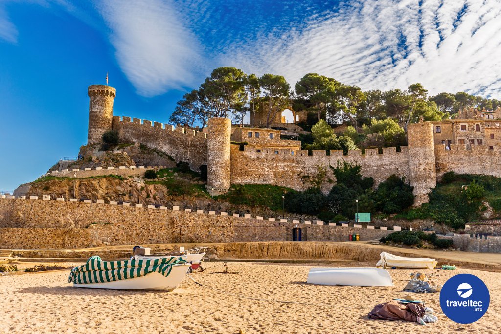 Tossa de Mar 🏰🏖️, a beautiful place on the Costa Brava! 

It is the perfect place to get lost and find tranquillity. Every corner of this paradise invites you to fully enjoy it.

#traveltec #tossa #tossademar #travel #summertravel #travelwithus #costabravaspain