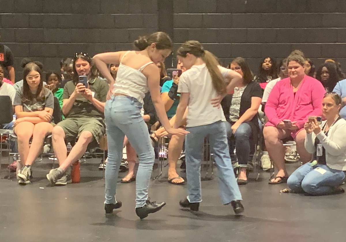 AnaGraceArts's tweet photo. Outstanding talent on display at fourth quarter Share Day at Ana Grace Academy of the Arts Middle School! @CrecArtsMiddle1 @anagraceproject https://t.co/W9naeSX3BU