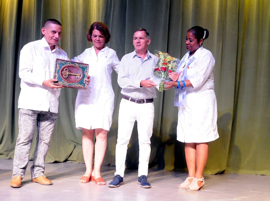 Participamos en la sesión solemne de la Asamblea Municipal del Poder Popular de Sancti Spíritus en ocasión de conmemorarse el 510 aniversario de la fundación de la Villa del Espíritu Santo.
#SanctiSpíritusEnMarcha