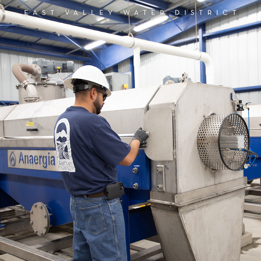 eastvalleywater's tweet image. Organic biosolids produced during the wastewater recycling process will be used by the SNRC’s digesters to help produce renewable energy 💡♻️.

Staff monitors biosolids to ensure the appropriate concentration of material. #RecycledWater #MaximizingResources