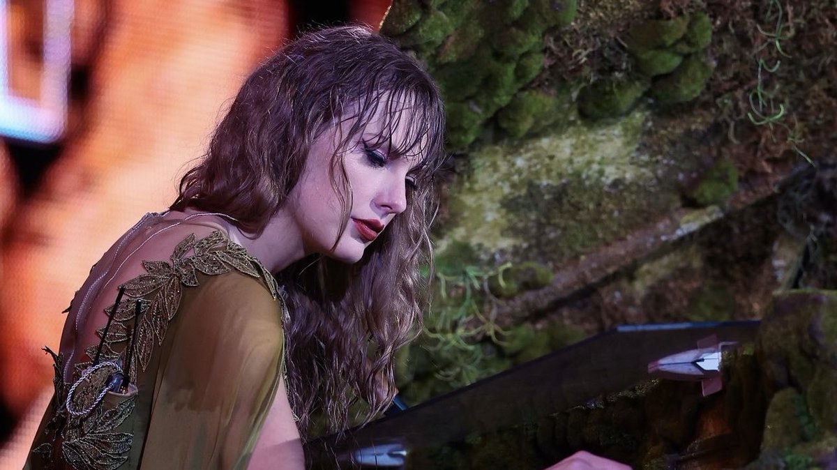 tswifterastour's tweet photo. "Merci, Lyon!! We loved playing for you, dancing with you, and singing with you in the rain! Yep we had our first official 🌧️ RAIN SHOW 🌧️ of the European leg of The Eras Tour!! Loved every minute of both shows. See you 🔜 Edinburgh…"

- Taylor Swift (2024) #LyonTSTheErasTour https://t.co/M1DcQd294x