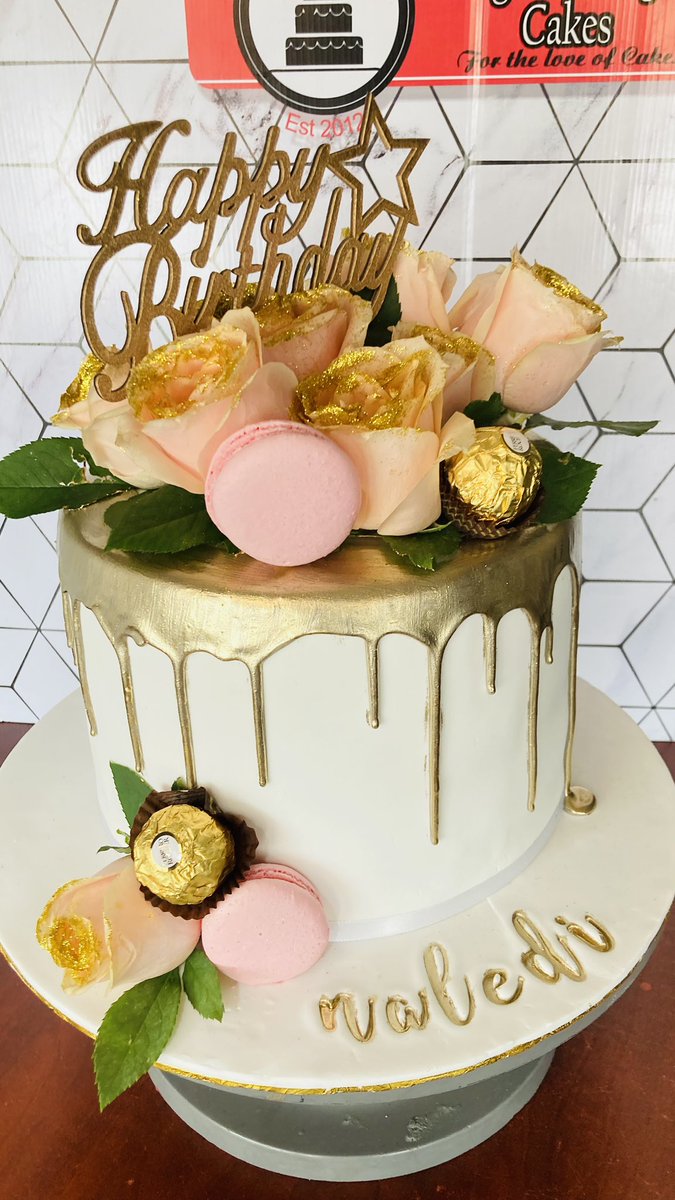 abegailscakes1's tweet photo. Gold drip .
#cake https://t.co/VM3wDzdKbF