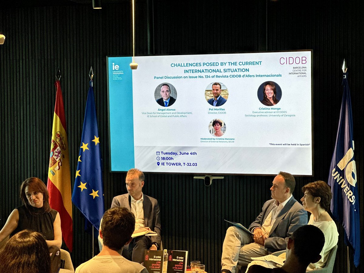 alxpeb's tweet photo. ¿Un orden internacional más geopolítico o plural?
40 años de #Afers @CidobBarcelona y un panel de lujo en @iespega @IEuniversity
Momento de gran inseguridad. Existe la sensación de que el Estado ya no protege. Desconfianza institucional, local y global 🟰 populismos https://t.co/WDWUDydKHs