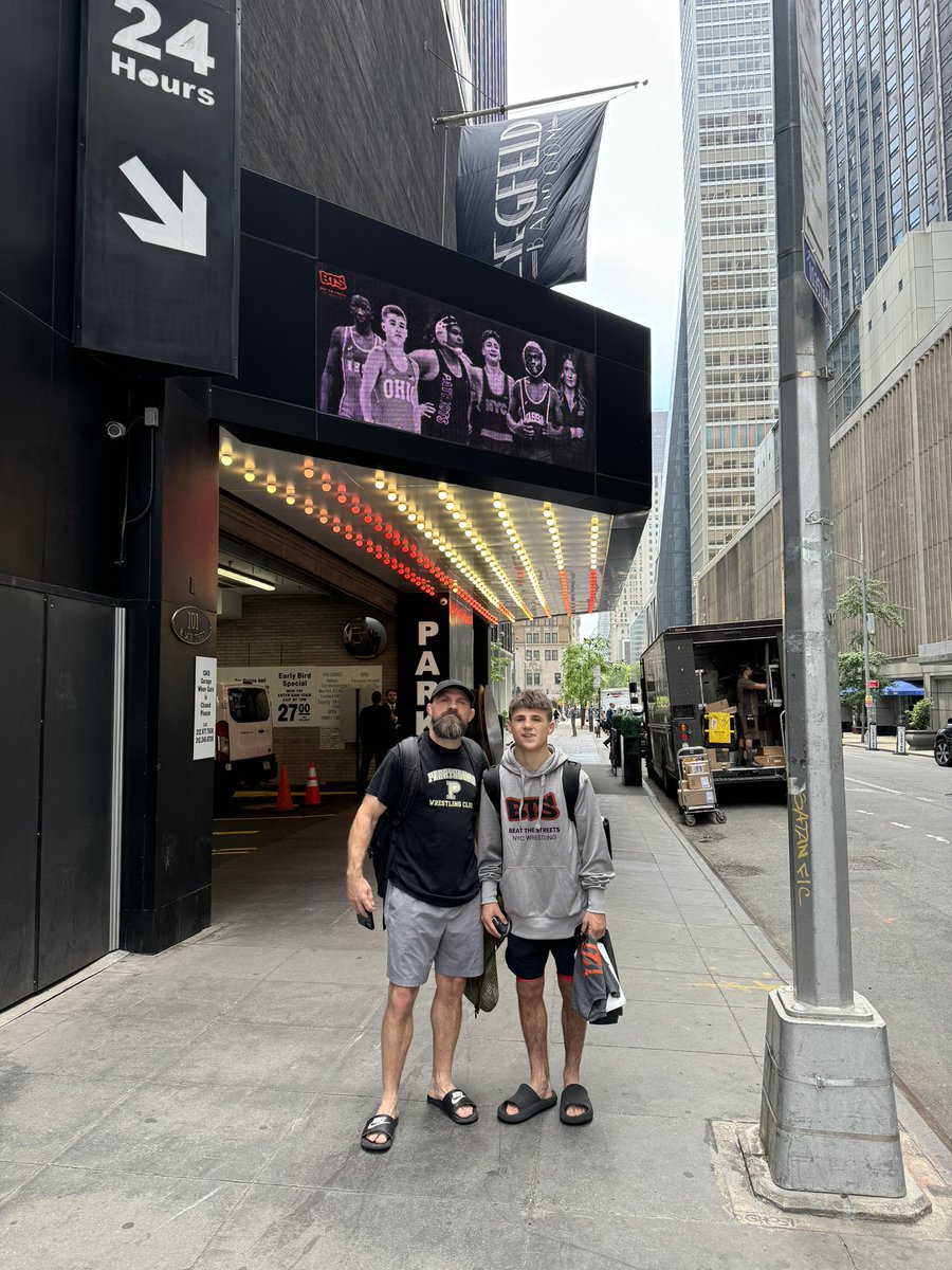zzsmiller's tweet photo. #GreyGuy making @PBURG_Wrestling @PburgAthletics @ScottieBurnett8 and the #LumeDog proud in #NYC at 2024 @BeattheStreets @BurnetJodi #NameUpInLights https://t.co/Xxl1fuB1GT
