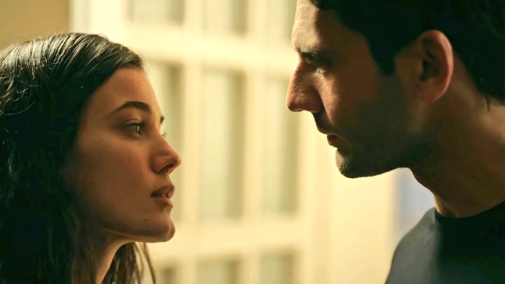 pinkaandenizurg's tweet image. no matter the universe, they always gonna be hypnotized by the other 🔥