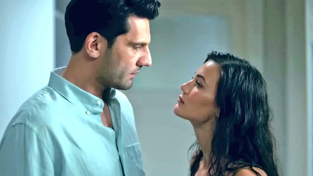 no matter the universe, they always gonna be hypnotized by the other 🔥