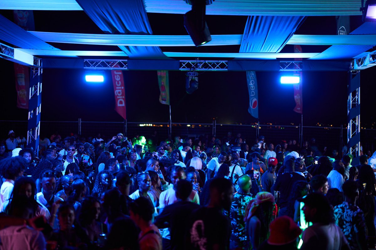 XscapeWknd tweet media