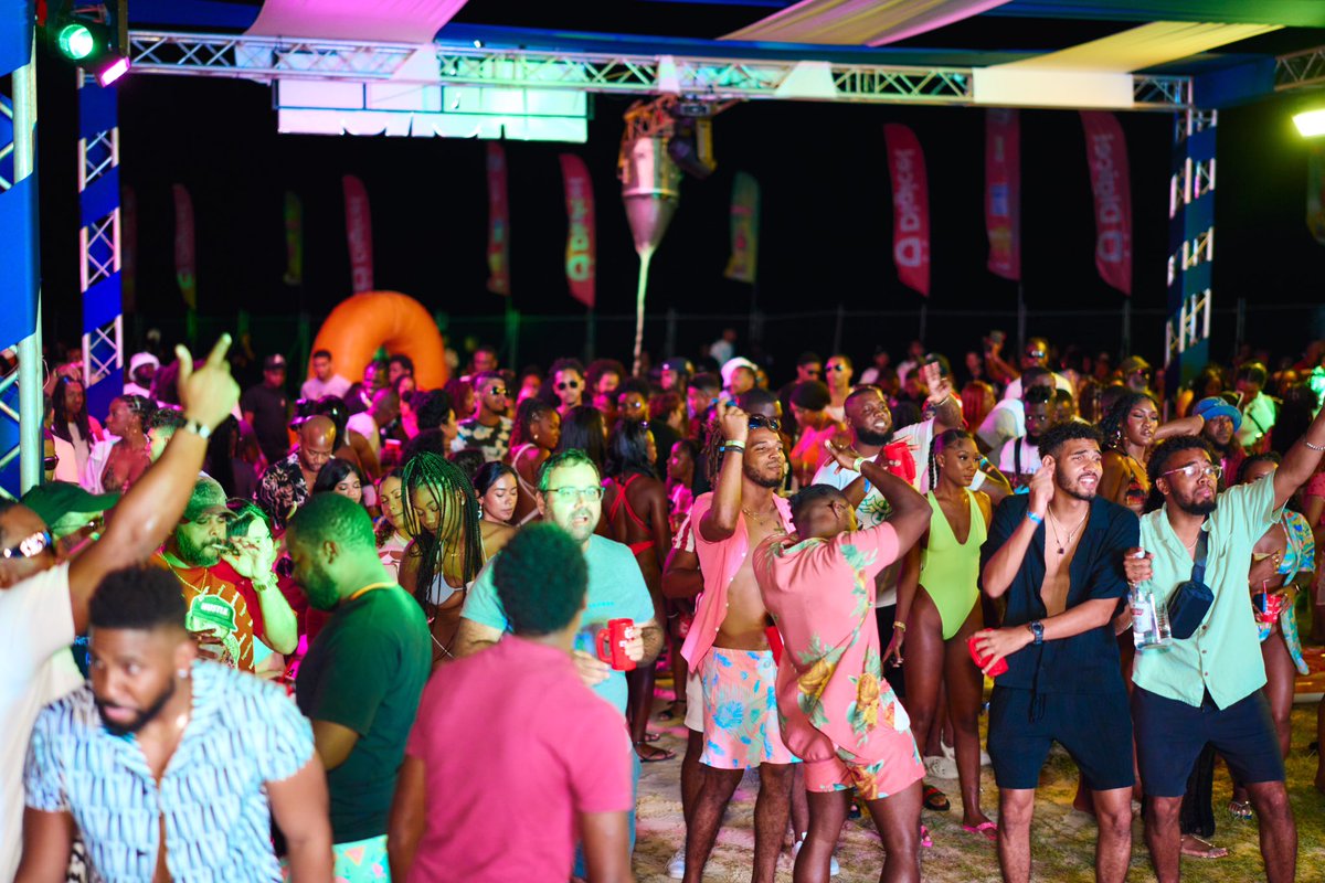 XscapeWknd tweet media