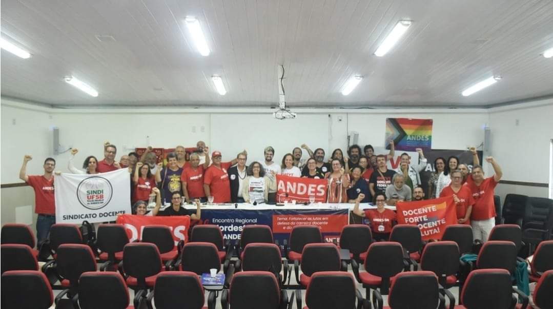 Adufs's tweet photo. 📢🚩 62º Encontro da Regional Nordeste III

O diretor da Adufs e professor da UEFS, Antônio Rosevaldo Ferreira, e professora Marilene Lopes, 2º secretária da Regional Nordeste 3, participaram do Encontro. https://t.co/K3Du6DU0tW