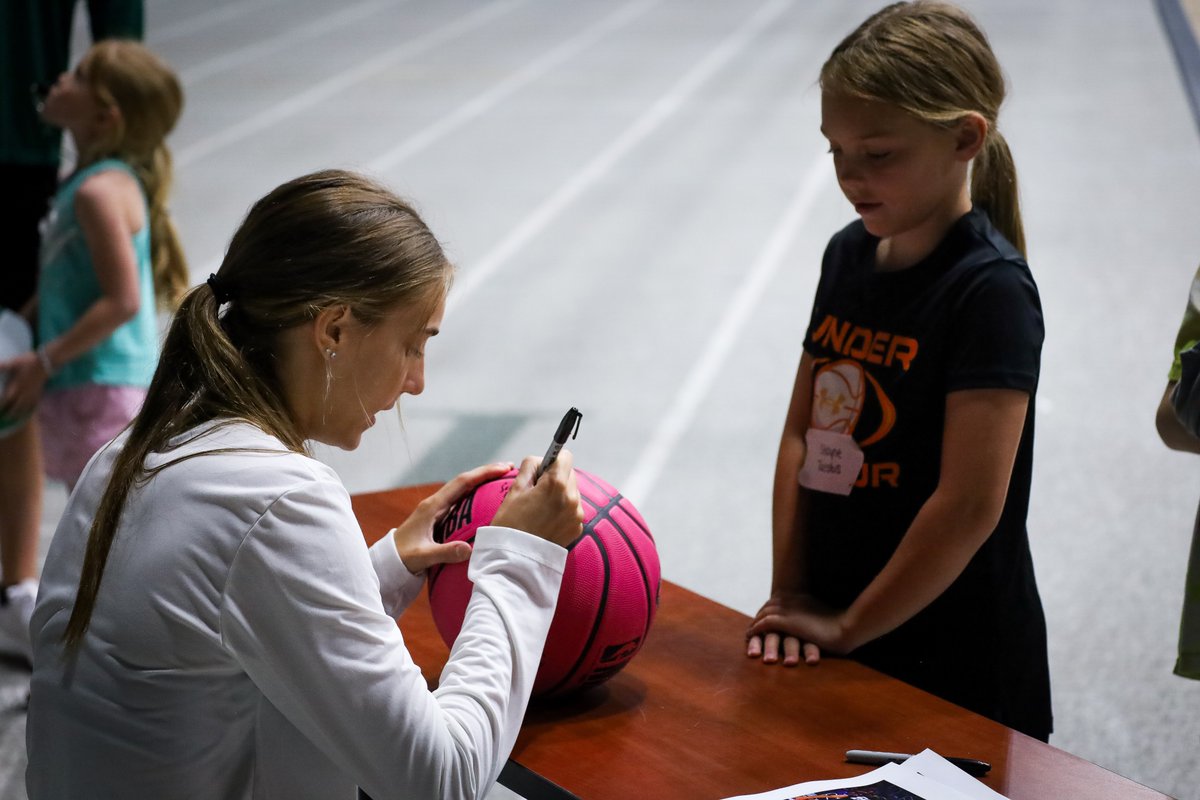 Bearcat WBB (@nwbearcatwbb) on Twitter photo Thank you to <a href="/spoofhound1/">MHS</a> alumna and current <a href="/KStateWBB/">K-State Women's Basketball</a> phenom Serena Sundell (<a href="/serena_sundell/">Serena Sundell</a> ) for stopping by this week's Youth Camp and spending some time with our campers! It was great having you! 🏀💚
#OABAAB Thank you to <a href="/spoofhound1/">MHS</a> alumna and current <a href="/KStateWBB/">K-State Women's Basketball</a> phenom Serena Sundell (<a href="/serena_sundell/">Serena Sundell</a> ) for stopping by this week's Youth Camp and spending some time with our campers! It was great having you! 🏀💚
#OABAAB