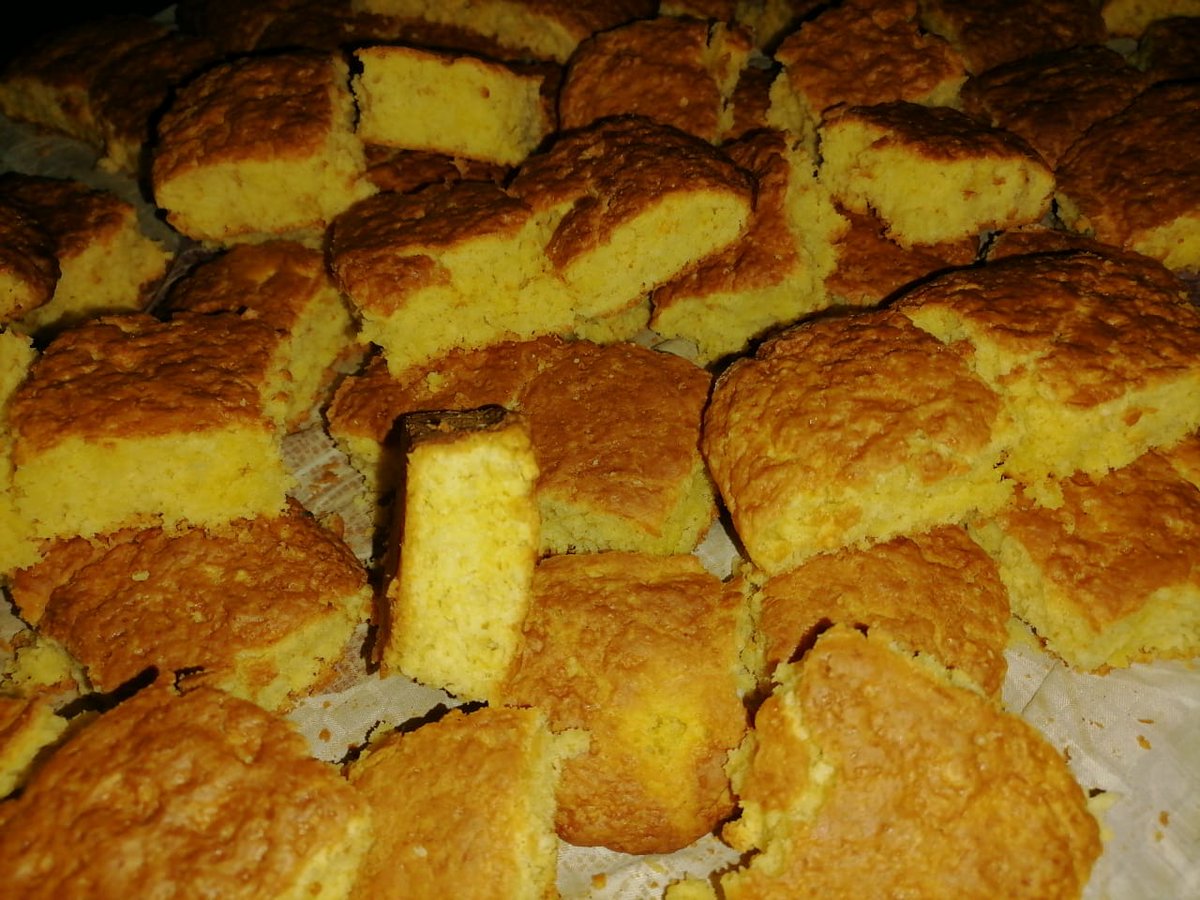 SitshasBakery's tweet photo. For all your cake needs you can get in touch with us @SitshasBakery 🙂

Products: Scones | Queens cakes | Biscuits | Bran muffins
Prices: From R190
Bucket: 5l 10l &amp; 20l buckets
Location: Emdeni Soweto
Delivery: Throughout Gauteng 
 📞: 073 577 8661
#DJSBU #Djokovic
#SitshasBakery https://t.co/BQVxYmmQ9z
