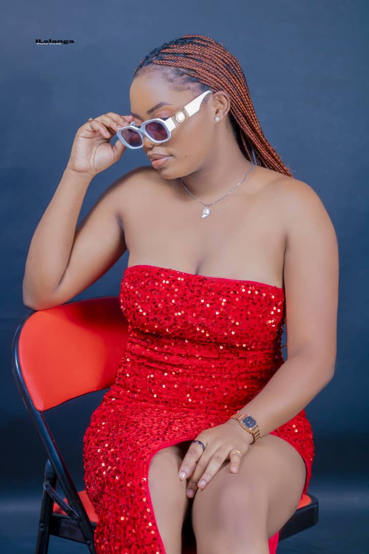 micki_givenz's tweet photo. For the love of RED🤭😊 https://t.co/IZrtNU1dgZ