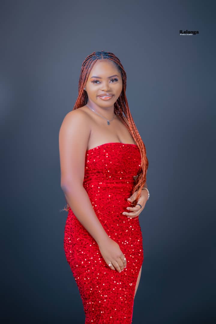 micki_givenz's tweet photo. For the love of RED🤭😊 https://t.co/IZrtNU1dgZ