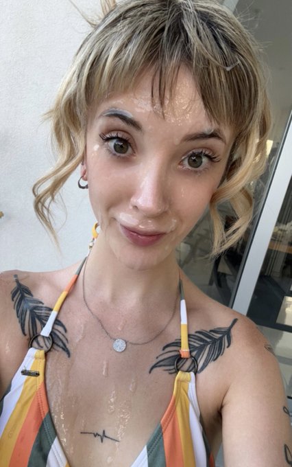 if you have me on Snapchat, you&rsquo;re gonna want to go &amp; check my story&hellip; 😏🤤 https://t.co/43SBlaxom2