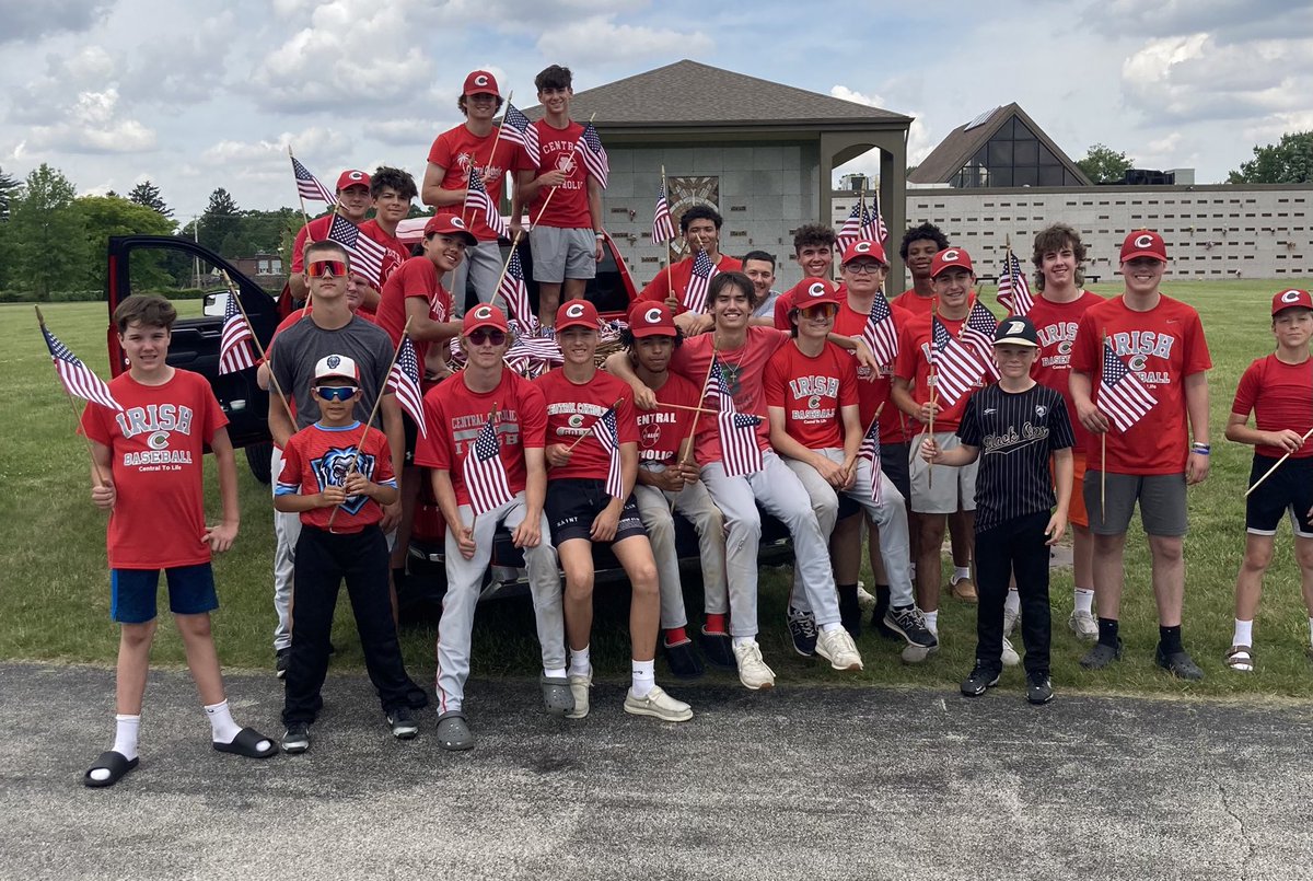 Today we ended Day 2 of Youth Camp ⁦<a href="/CCHSIrishBSBL/">Central Catholic Baseball</a>⁩ then we went right to Resurrection Cemetery to pick up over 500 flags from Veterans graves.  It was warm, however no complaints, just got it done.  ⁦<a href="/DioceseToledo/">Diocese of Toledo</a>⁩ ⁦<a href="/centralcatholic/">Central Catholic</a>⁩ 
Proud of our guys☘️⚾️🇺🇸