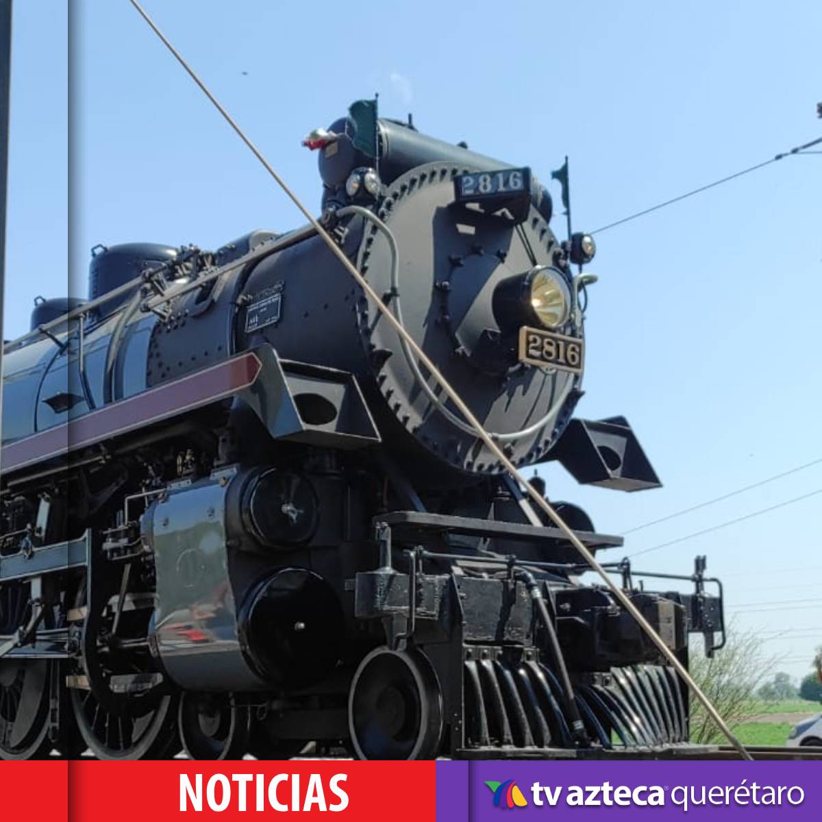 #NoticiasQuerétaro l La #LocomotoraEmpres2816 está causando mucha conmoción por su paso en Querétaro, varias personas se aventuran para no perdérsela. Tanto que está causando tráfico en la México-Querétaro. 

#TvAztecaQuerétaro